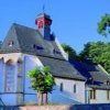 In der evangelischen Kirche in Mommenheim befinden sich Steinfliesen aus dem 6. Jahrhundert. Der Geschichtsverein „Historia“ bietet zu den historischen Funden rund um Mommenheim Führungen an.
