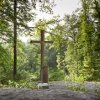 Zentraler Ort des Erinnerns und Gedenkens im FriedWald Fränkische Schweiz in Ebermannstadt ist der Andachtsplatz.