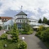 Herzlich willkommen im Schäferberg - Ihrem Hotel bei Kassel!

Am Rande von Habichtswald und Reinhardswald, mitten im Grünen, liegt das privat geführte Waldhotel Schäferberg. Wir erwarten Sie mit warmherziger Gastfreundschaft und einer erstklassigen Küch