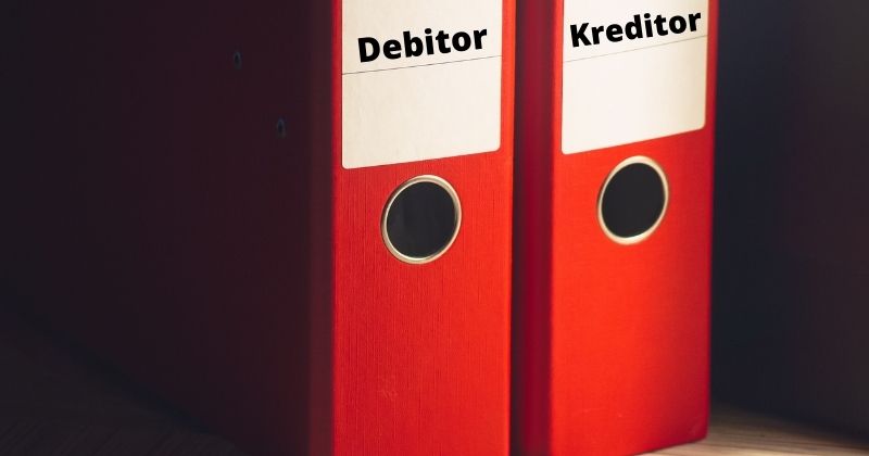 Debitoren sind Forderungen. Ein Debitor ist somit ein Schuldner.